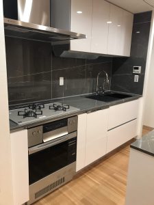 リフォーム施工事例おしゃれで機能的キッチン